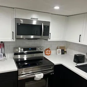  Apartment 2-bedroom Basement Canada