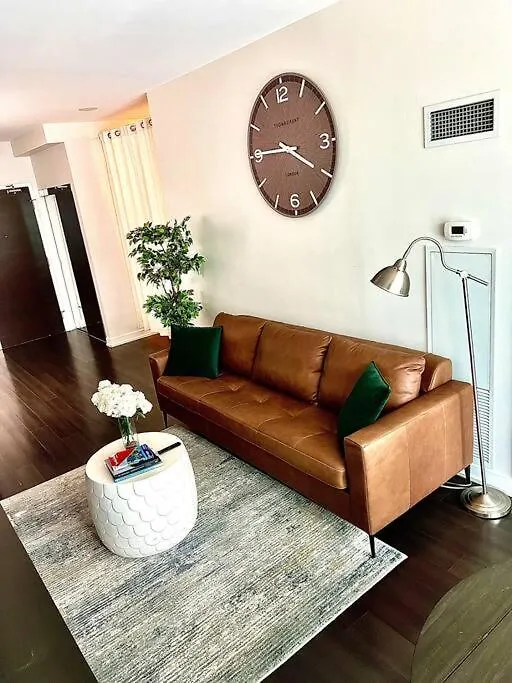 Beautiful Condo In The Centre Of Downtown Toronto